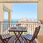 Sea Front Family Apartment Parede