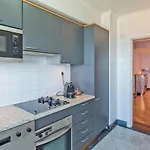 Sea Front Family Apartment Parede