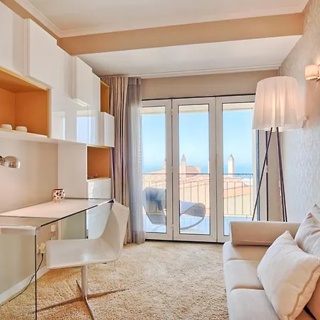 Sea Front Family Apartment *